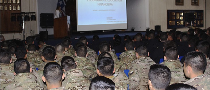 Exitosa Charla de Educación Financiera realiza Somnaval en la Escuela de Grumetes de la Isla Quiriquina.