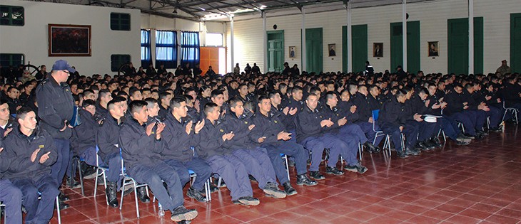 Exitosa Charla de Educación Financiera realiza Somnaval en la Escuela de Grumetes de la Isla Quiriquina.