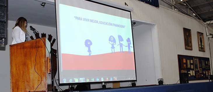 Exitosa Charla de Educación Financiera realiza Somnaval en la Escuela de Grumetes de la Isla Quiriquina.